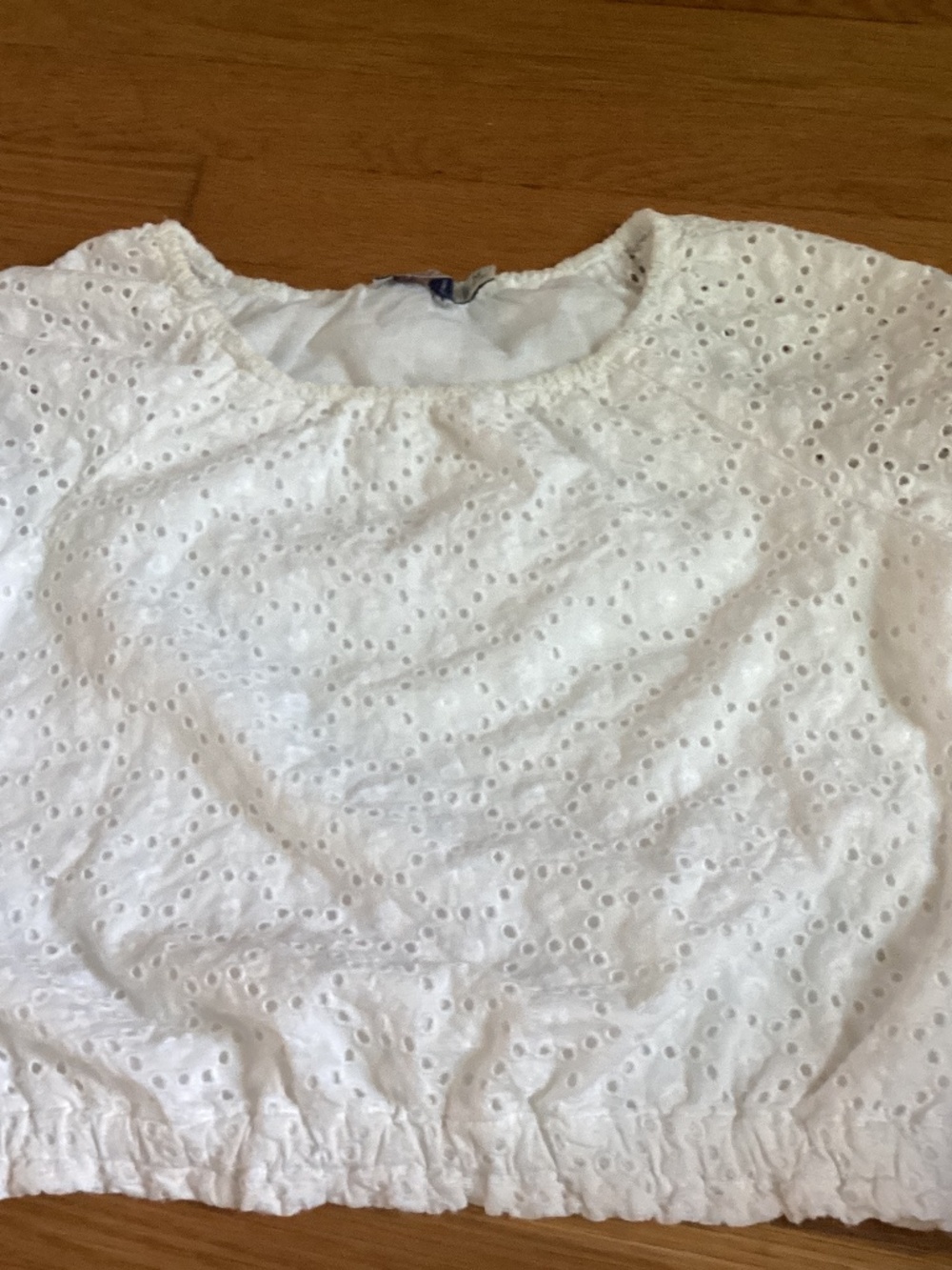 White eyelet vineyard vines blouse, size 10-12